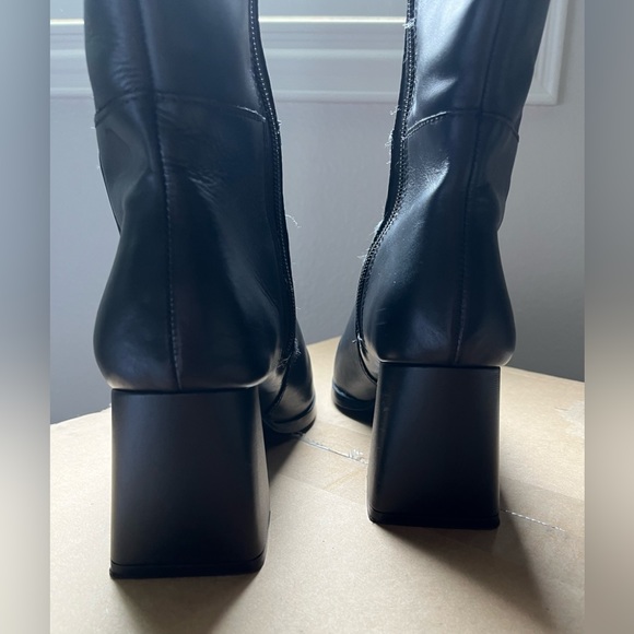 Mark & Spencer Knee-high Boots, size 7 - Picture 6 of 9